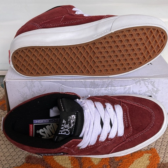 Vans WMNS Skate Half Cab
Pig Suede Brick
VN0A5KYABRI
Sneakers - Picture 5 of 16